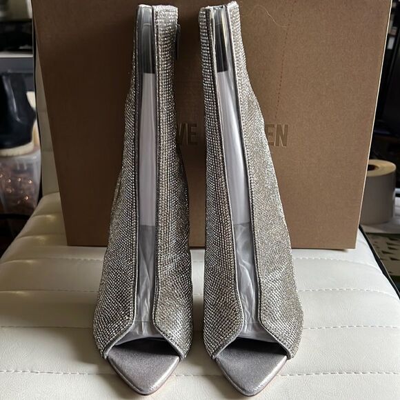 NWT Steve Madden stylish silver vegan booties 7 - Picture 1 of 10